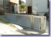 Schiebetor mit elektischem Schiebetorantrieb